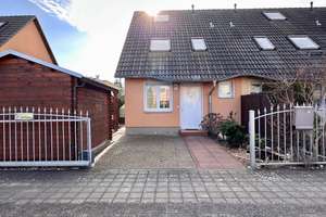 Ihr neues Zuhause: Reihenendhaus mit Garten und Dachgeschoss in Berlin