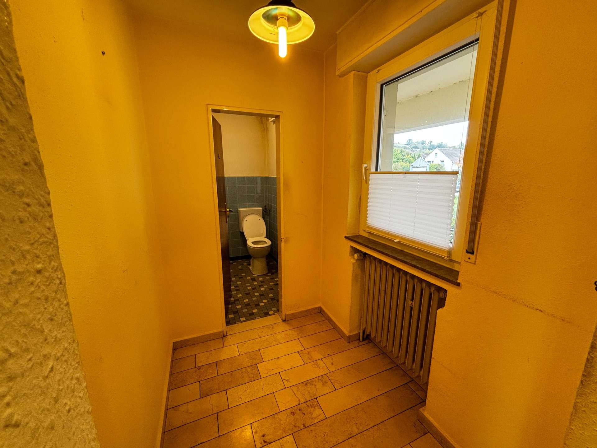 Immobilie in Beverungen - Massives Einfamilienhaus mit Garten und Garagen in Beverungen - Bild 7