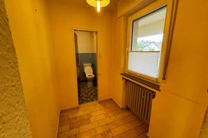 Geräumiges Wohnhaus mit mehreren Garagen in Beverungen – Die vollständige Adresse der Immobilie erhältst du vom Anbieter., 37688 Beverungen – Vorschaubild 12