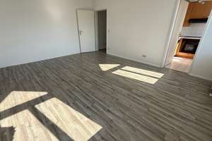 DG  + Aufzug  + moderner Boden + Bad mit Wanne + EBK – Bernsdorfer Straße 69, 9126 Bernsdorf, Chemnitz – Vorschaubild 4