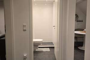 **Charmante, voll möblierte und frisch kernsanierte 2-Zimmer-Wohnung mit Spitzboden und Balkon** – Frohnhauser Str. 133, 45144 Holsterhausen, Essen – Vorschaubild 12