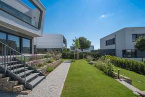 Puristische Luxus-Villa Bestlage Riedberg Westflügel – Frankfurt am Main – Vorschaubild 3