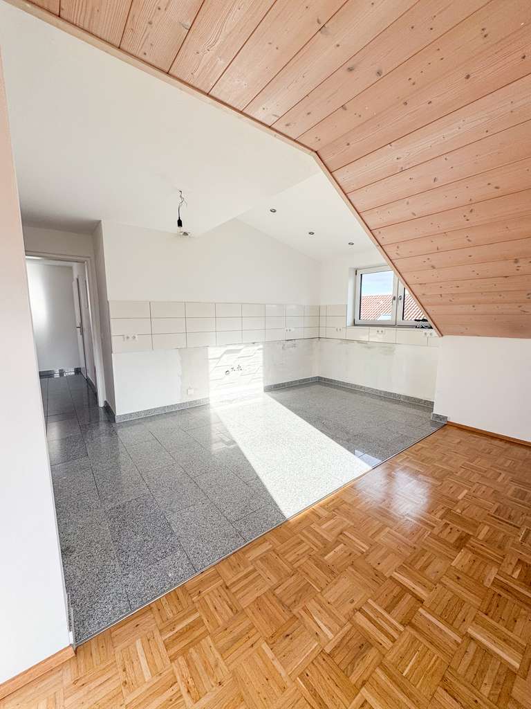 Immobilie in Allmersbach im Tal - Modernisierte 4-Zimmer-Dachgeschosswohnung mit Balkon & Stellplatz – sofort bezugsfrei - Bild 4