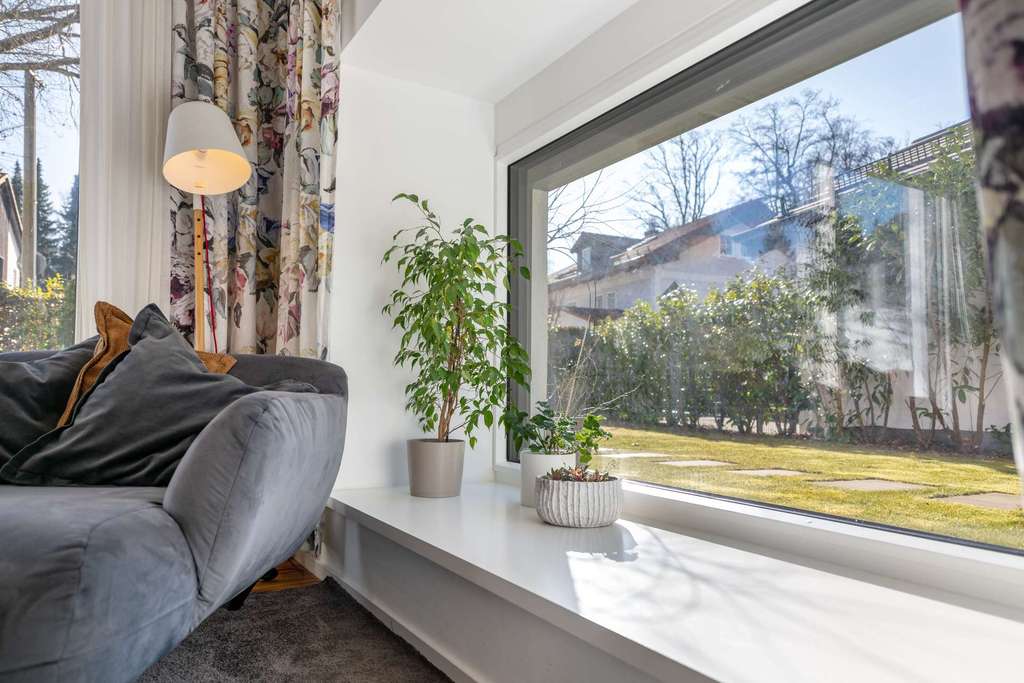 Immobilie in Straßlach-Dingharting - Modernes Einfamilienhaus mit Wärmepumpe, vier Schlafzimmern und sonnigem Garten - Bild 1