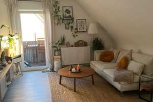 Sanierte Dachgeschosswohnung mit drei Zimmern sowie Balkon und EBK in Stuttgart Luginsland – Stuttgart – Vorschaubild 3