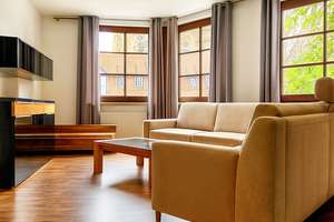 Modern ausgestattete 2-Zimmer-Wohnung mit EBK, Einbaumöbeln & Aufzug in Innenstadtlage