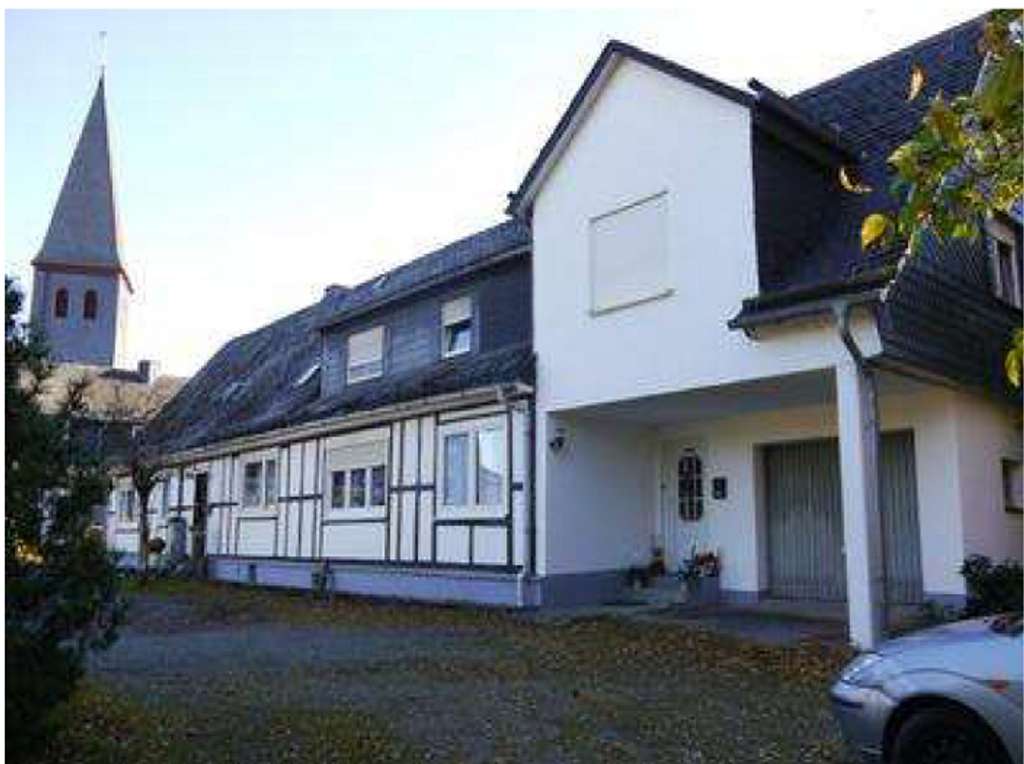 Immobilie in Bestwig - 5 Familienhaus mit großem Grundstück - Bild 0