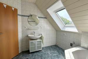 Gepflegte 4-Zimmer-Doppelhaushälfte mit Garten, Terrasse und Stellplatz in Eversten – Die vollständige Adresse der Immobilie erhältst du vom Anbieter., 26131 Eversten, Oldenburg (Oldenburg) – Vorschaubild 12