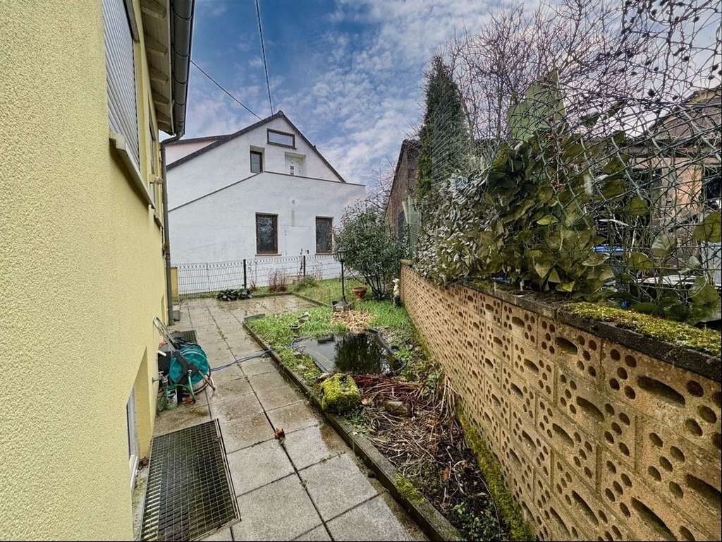 Immobilie in Schiffweiler - Freistehendes, modernisiertes Einfamilienhaus mit Garage und Garten  - Bild 2