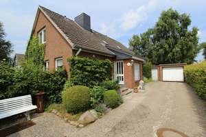 Einfamilienhaus mit Einliegerwohnung in Feldrandlage! – Die vollständige Adresse der Immobilie erhältst du vom Anbieter., 24354 Rieseby – Vorschaubild 1