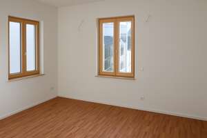 ERSTBEZUG! Kernsanierte-3 Zimmer Wohnung mit Loggia