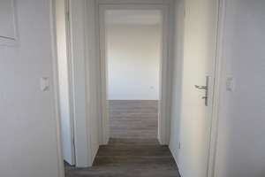 Bezugsfertig renovierte 2-Zimmerwohnung mit Balkon im EG (Hochparterre)! – Am Teichstück 40, 45309 Schonnebeck, Essen – Vorschaubild 4