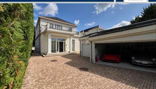Bild von VON POLL - BAD HOMBURG: Energieeffiziente Villa mit Pool und 3 Garagen in einzigartiger Blicklage