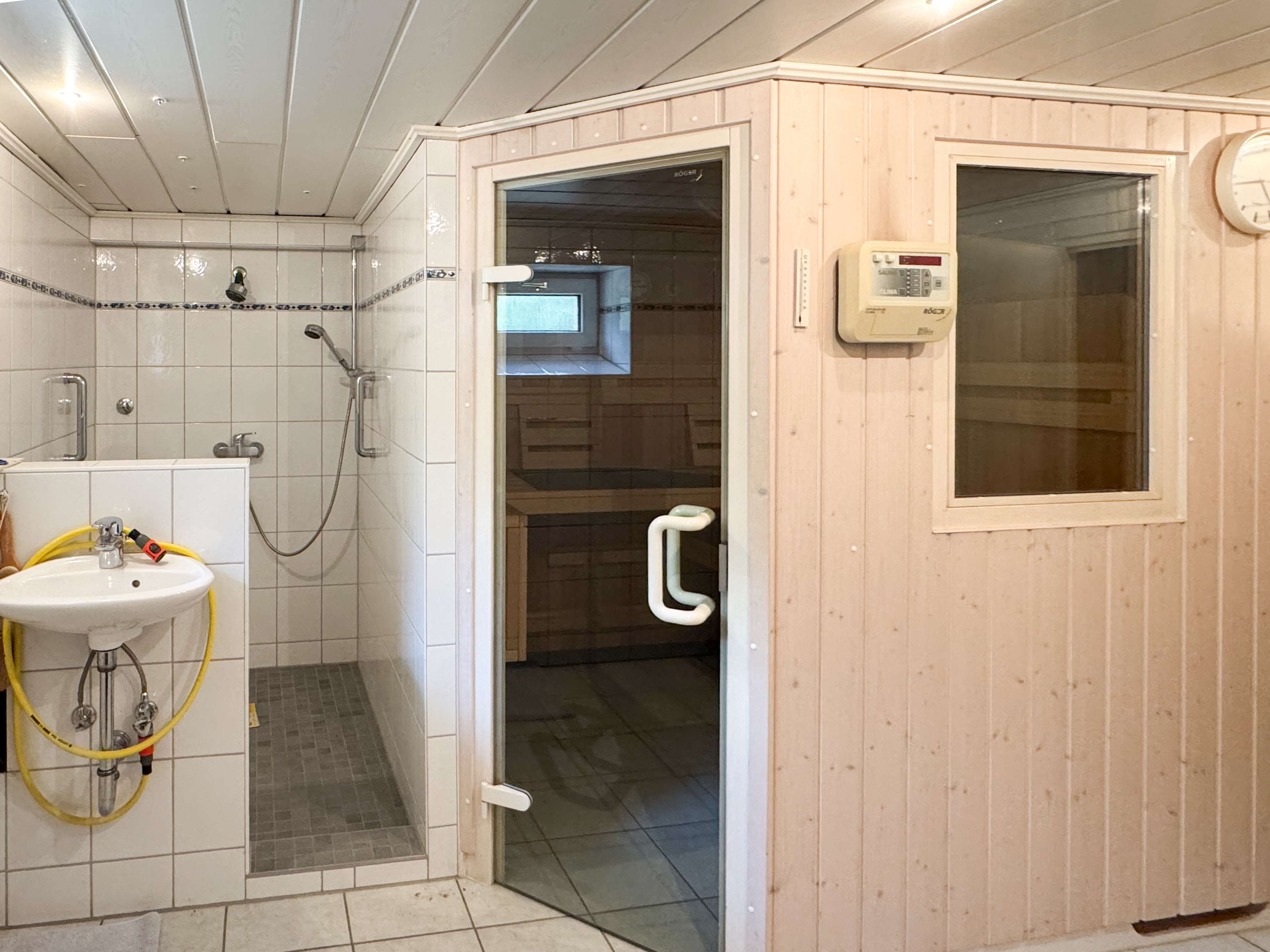 Immobilie in Riedstadt - Großzügiges und gepflegtes Zweifamilienhaus mit Garten, Terrasse, und Garagen sowie Ausbaupotenzial - Bild 12