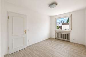 Wohnen auf versetzten Ebenen: Gepflegter Bungalow mit Garten und Garage – Die vollständige Adresse der Immobilie erhältst du vom Anbieter., 90455 Kornburg, Worzeldorf, Nürnberg – Vorschaubild 8