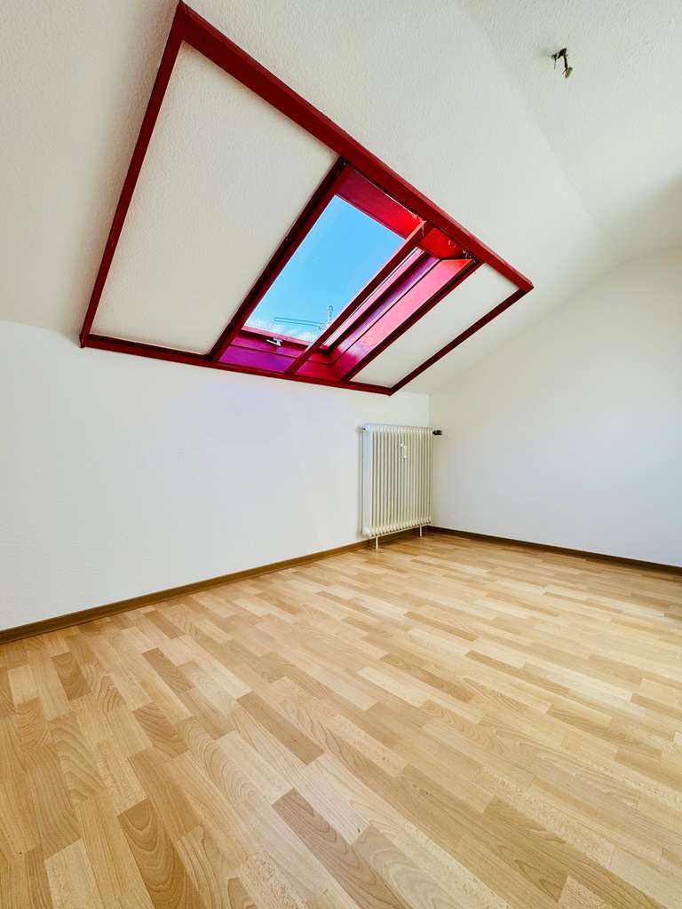 Immobilie in Freiberg am Neckar - Dachgeschosstraum  mit viel Potenzial - 2 Zimmer sofort frei - zu verkaufen - Bild 2