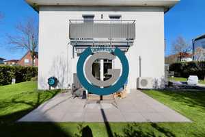 MODERNER KOMFORT & TOP GEPFLEGT - MIT KAMINOFEN & KLIMAANLAGE -  CARPORT & SCHÖN ANGELEGTER GARTEN – Berlin – Vorschaubild 1