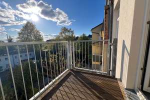 Schöne 2-Raum DG Wohnung mit Balkon
