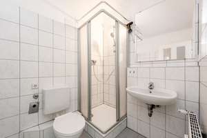 Sofort bezugsfreie 1 Zimmer Wohnung im sanierten Altbau mit Dielen und Fahrstuhl  (provisionsfrei) – Schustehrusstraße 29, 10585 Charlottenburg, Berlin – Vorschaubild 5