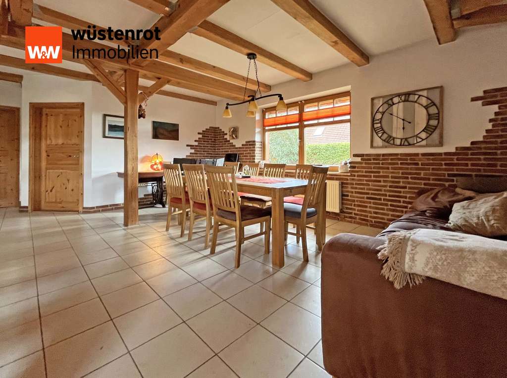 Immobilie in Fünfseen - DIE BESONDERE IMMOBILIE: WOHNHAUS MIT EINBAUKÜCHE + KOCHHEXE + KAMINOFEN + PHOTOVOLTAIKANLAGE - Bild 2