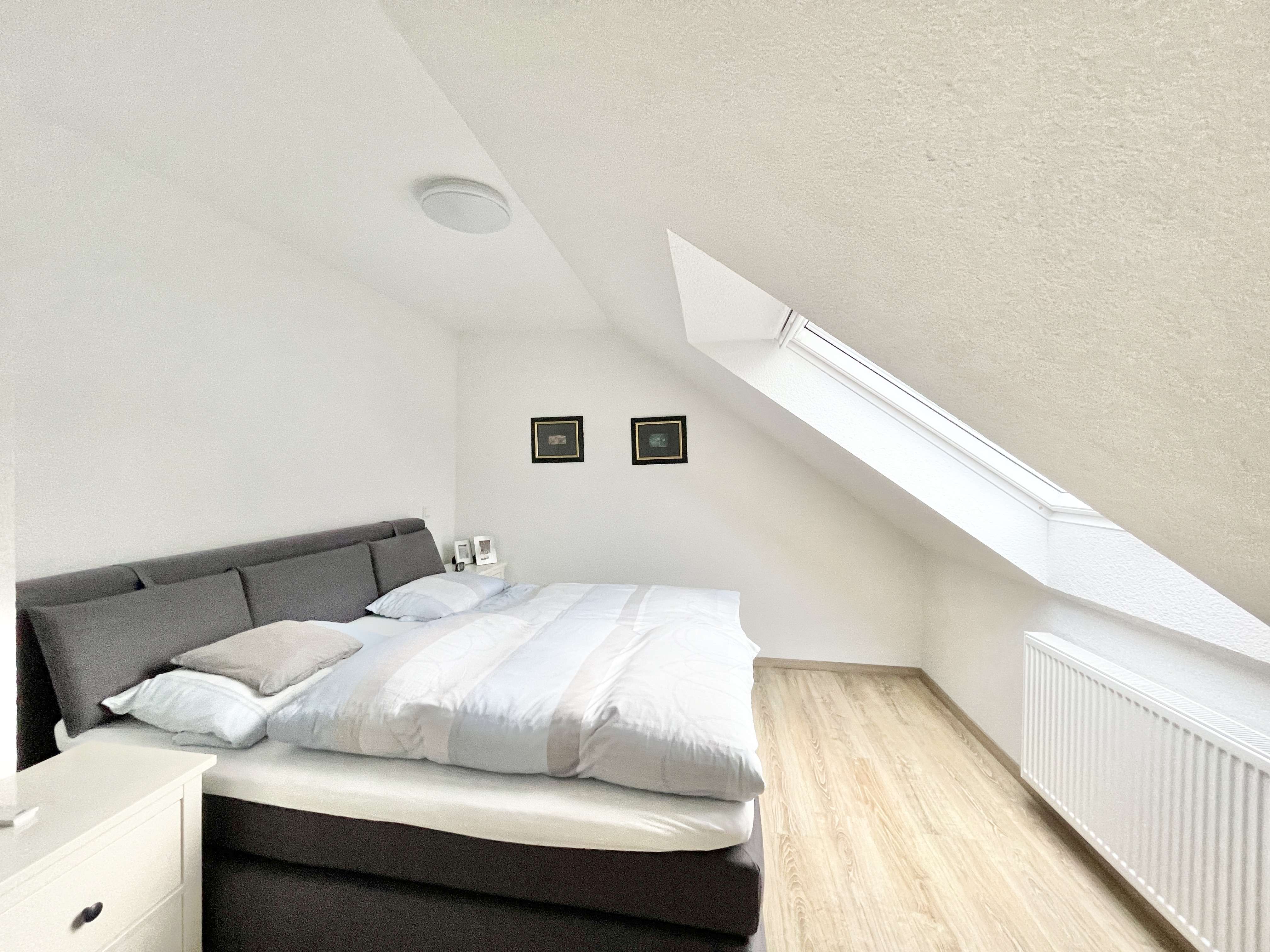 Immobilie in Hohenstein - EINZIEHEN UND WOHLFÜHLEN! TOP RENOVIERTES EINFAMILIENHAUS IN 1A WOHNLAGE IN HOHENSTEIN BREITHARDT - Bild 4