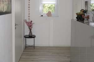 Wohnen mit Charakter: Modernisierte 2-Zimmer-Wohnung in Solingen-Gräfrath – Die vollständige Adresse der Immobilie erhältst du vom Anbieter., 42653 Gräfrath, Solingen – Vorschaubild 3