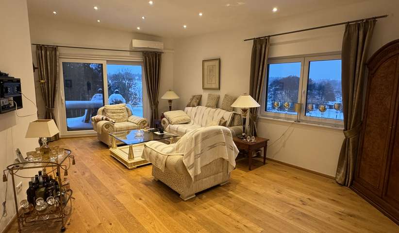 Moderne 4-Zimmer-Penthouse-Wohnung mit Terrasse & EBK - Foto 1