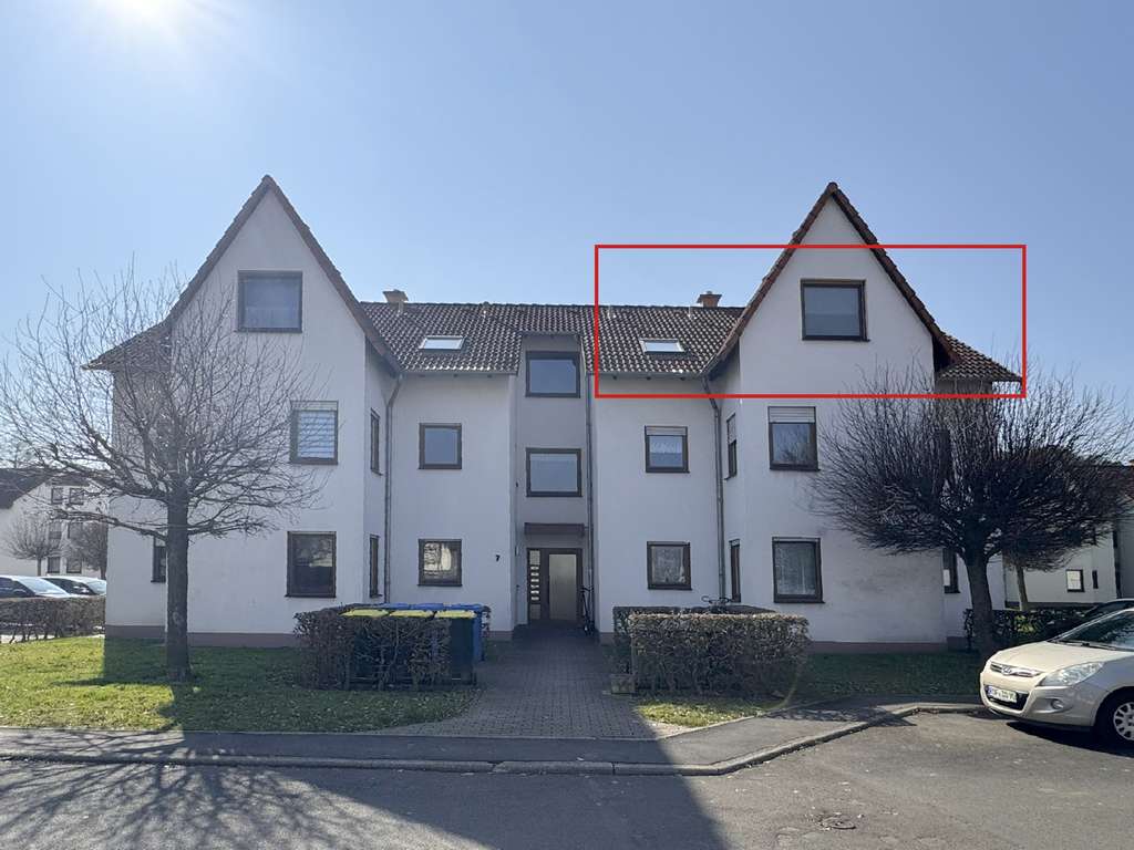 Immobilie in Rotenburg an der Fulda - 3-Zimmer-DG-Wohnung mit großem Süd-Balkon in ruhiger Wohnlage stadtnah in Rotenburg - Bild 2