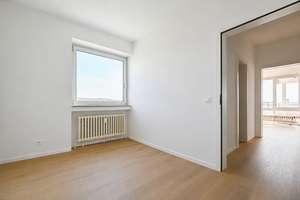 Urban wohnen mit Weitblick: Drei-Zimmer-Wohnung mit Loggia, Balkon und Schwimmbad in Düsseldorf – Die vollständige Adresse der Immobilie erhältst du vom Anbieter., 40470 Mörsenbroich, Düsseldorf – Vorschaubild 8