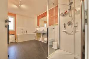 HOCHWERTIGE EINBAUKÜCHE, PARKETTBODEN & FUSSBODENHEIZUNG  - 2 BALKONE - AUFZUG & TG-STELLPLATZ – Ruschestr. 6 ll, 10367 Lichtenberg (Ortsteil), Berlin – Vorschaubild 7