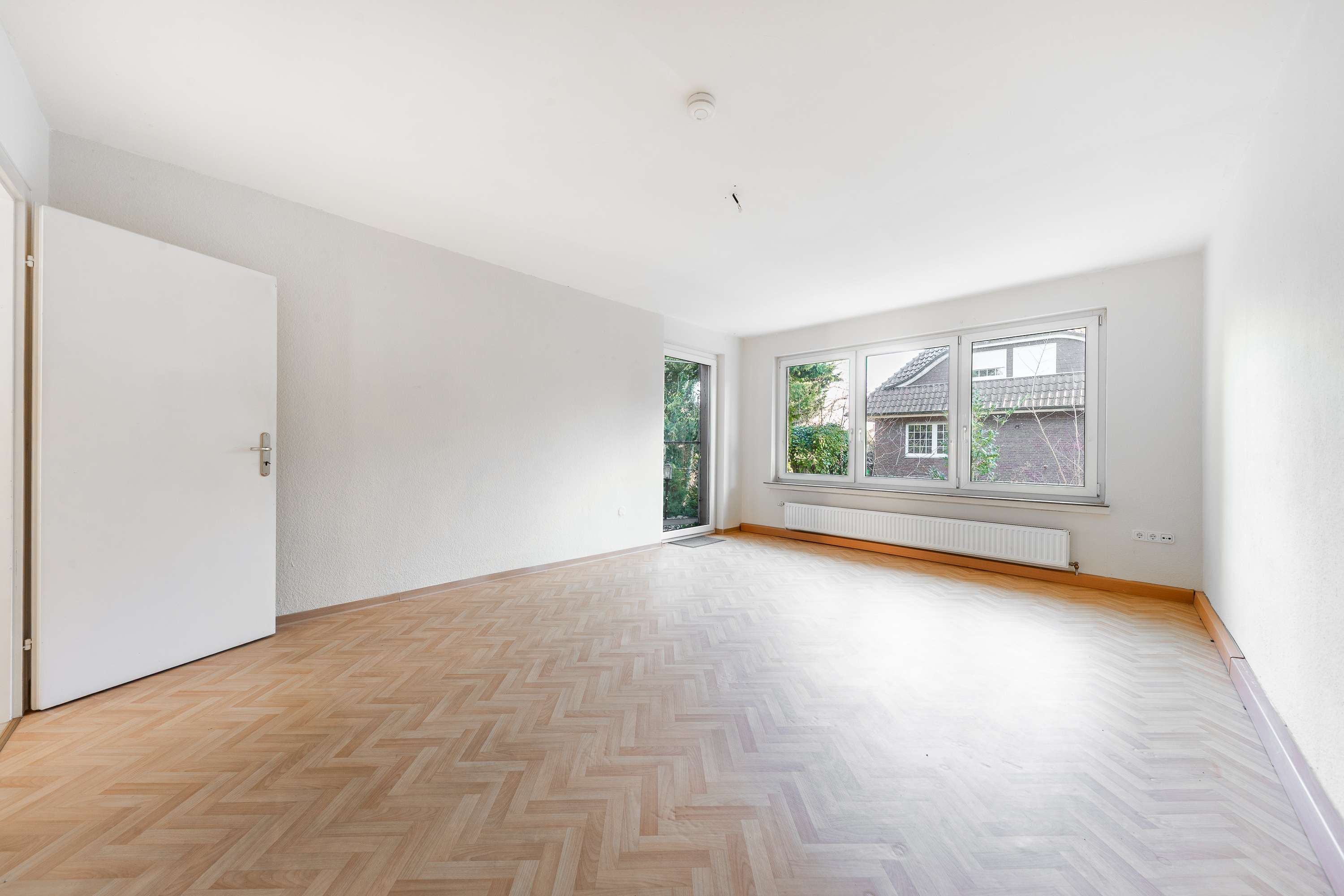 Immobilie in Estorf - Zwei Familien, ein Zuhause: Großes Grundstück, unendliche Möglichkeiten - Bild 2