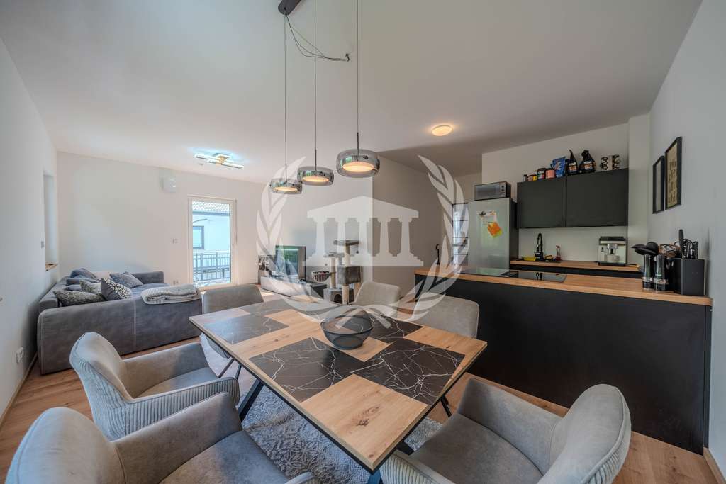 Immobilie in Kirchroth - KfW55: Moderne Wohnung im 1. OG in Kirchroth mit 3 Zi, Balkon, Wärmepumpe und Stellplatz | BJ 2025 - Bild 0