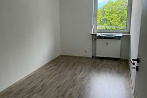 Sanierte Wohnung mit Einbauküche und zwei Balkonen : ansprechende 3-Zimmer-Wohnung in München. 
 – Albert-Schweitzer-Straße 50, 81735 Neuperlach, München – Vorschaubild 7