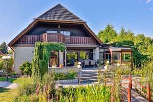 Großzügigkeit trifft auf Gartenidyll
Einfamilienhaus mit vielen Extras – Die vollständige Adresse der Immobilie erhältst du vom Anbieter., 12355 Rudow, Berlin – Vorschaubild 2