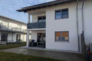 Neuwertiges Reiheneckhaus mit PV-Anlage, Nähe wunderschönem Badesee und Autobahn A 94 – Altötting (Kreis) – Vorschaubild 2