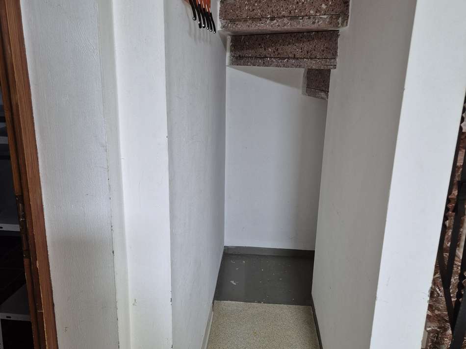 Nische unter Treppe UG