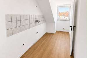 Frisch renovierte 3-Zimmer-Wohnung im Zentrum / Dachgeschoss /