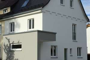 Doppelhaushälfte mit Garten, Garagen und Stellplatz
