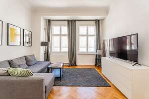 3-Zimmerwohnung in Top Lage: Stuck, Dielenboden und Balkon! Jetzt provisionsfrei und bezugsfertig! – Die vollständige Adresse der Immobilie erhältst du vom Anbieter., 10119 Prenzlauer Berg, Berlin – Vorschaubild 4