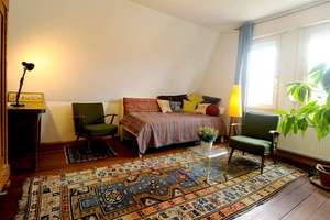 Gemütliche Dachgeschosswohnung mit Altbauflair und Südwestbalkon – vermietet & wertbeständig – Die vollständige Adresse der Immobilie erhältst du vom Anbieter., 70435 Zuffenhausen-Mitte, Stuttgart – Vorschaubild 2