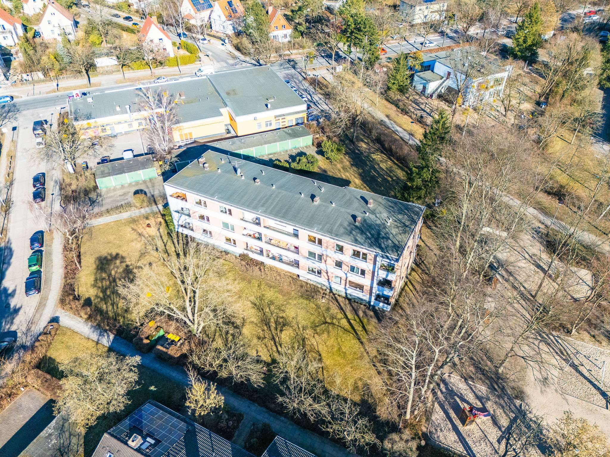Bezugsfrei! 4 Zimmer mit Sonnigem Balkon. Renovierungsbedürftig, Berlin – Bild 4