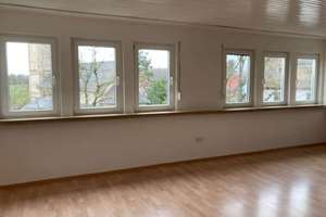 Schöne Dachgeschosswohnung in Düsseldorf-Itter 