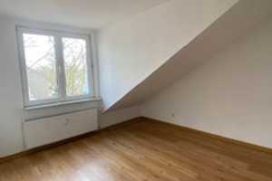 Helle & renovierte Dachgeschosswohnung mit Balkon – Spichernstraße 27, 47137 Duisburg – Vorschaubild 7