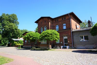 Teilweise bewohntes Mehrfamilienhaus mit Grundstück Wolmirsleben zu verkaufen