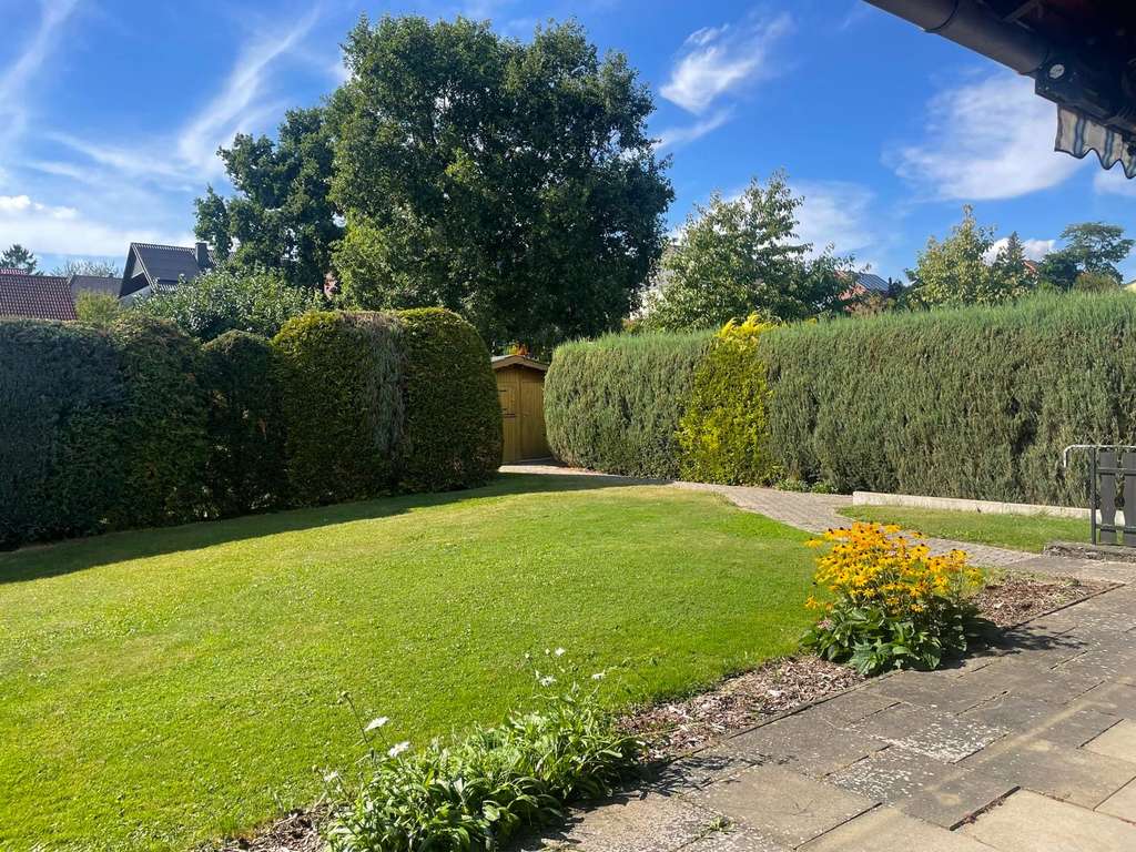 Immobilie in Rollshausen - Attraktives Einfamilienhaus mit gepflegtem, eingewachsenem Garten in ruhiger Lage in Rollshausen ! - Bild 1