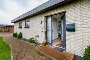 Ebenerdiges Wohnen im Grünen: Dieser Bungalow bietet Platz und viele Gestaltungsmöglichkeiten. – Nordfriesland (Kreis) – Vorschaubild 10
