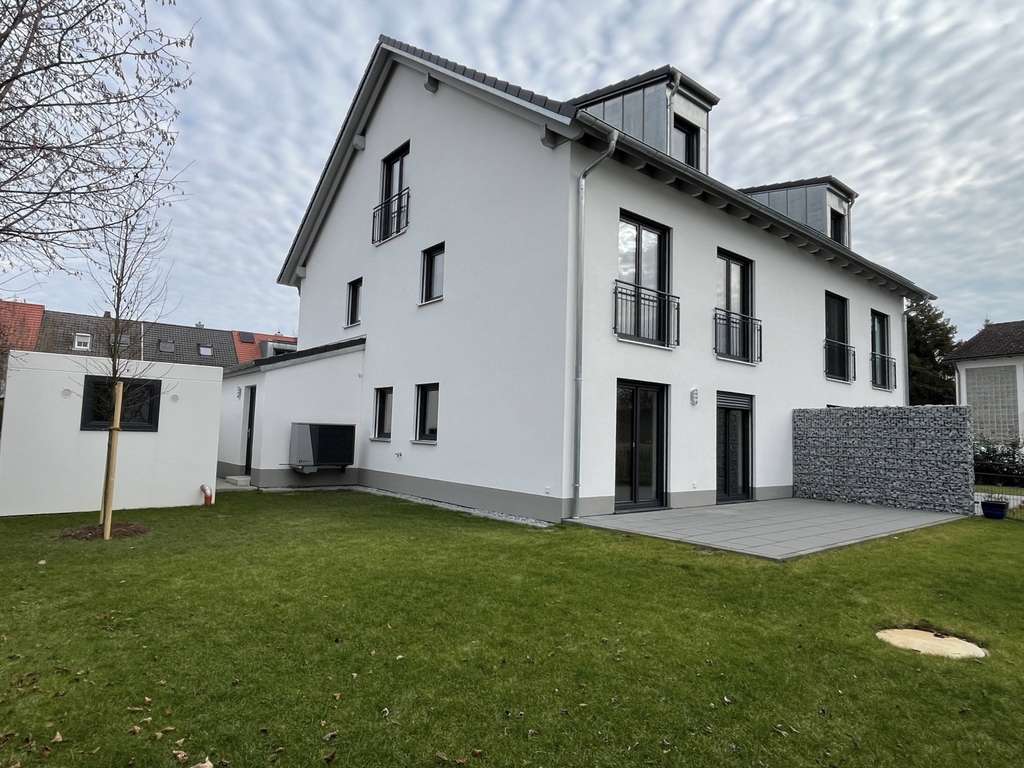 NEUBAU - ATTRAKTIVE DOPPELHAUSHÄLFTE  IN LANDSHUTER TOPLAGE - ERFÜLLEN SIE SICH IHREN WOHNTRAUM -
