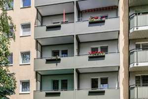 2-Zimmer-Wohnung mit Balkon im Grünen sucht Sie!