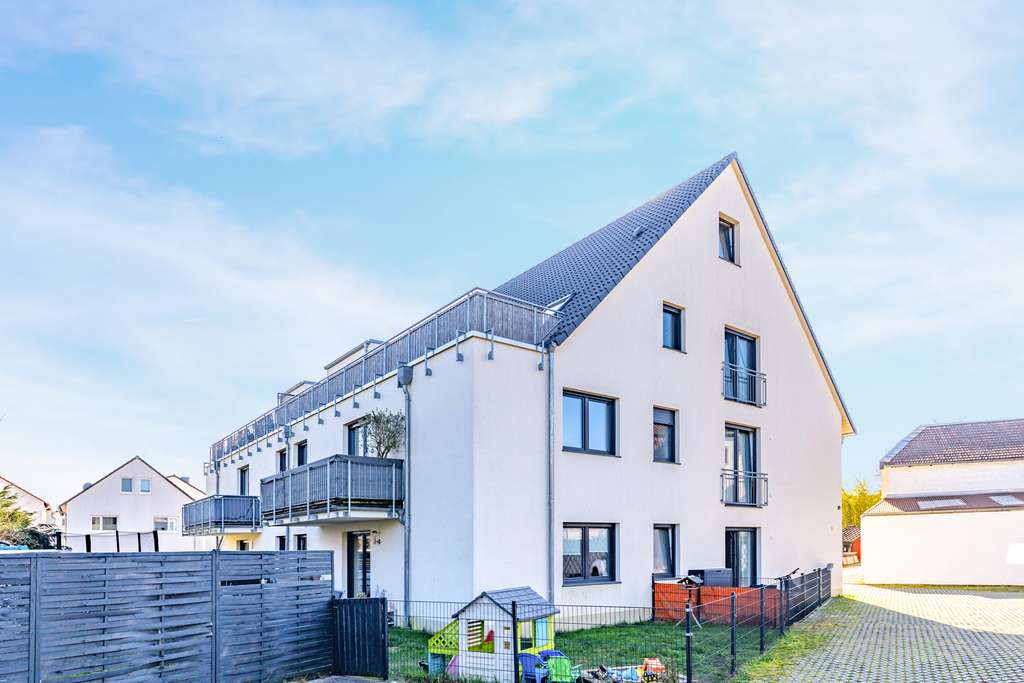 Immobilie in Kahl am Main - Kahl am Main: Großzügige 4-Zimmer-Dachgeschoss-Wohnung mit Dachterrasse in kleiner Wohneinheit - Bild 0