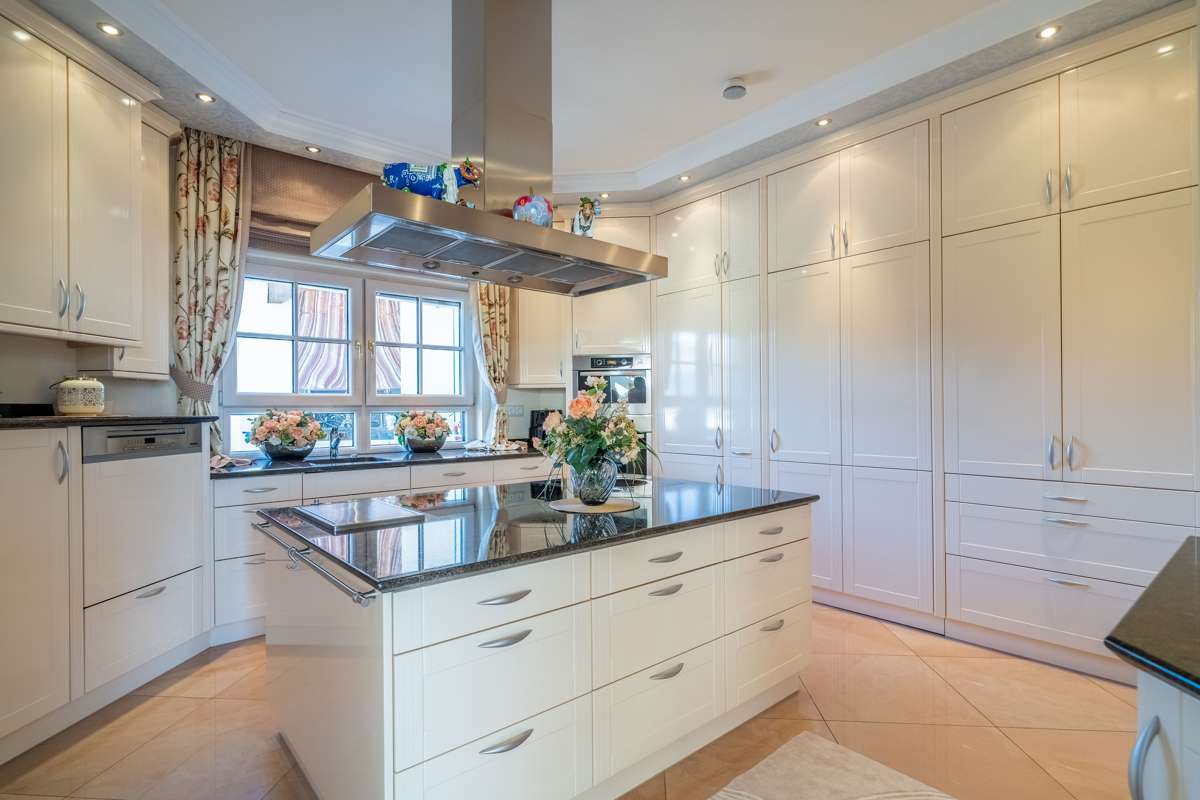 Immobilie in Samerberg - Juwel in malerischer Lage: 
Elegante Residenz mit weiterem Baugrundstück - Bild 2